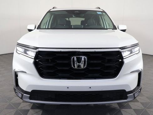 Used 2025 Honda Pilot Elite image 2