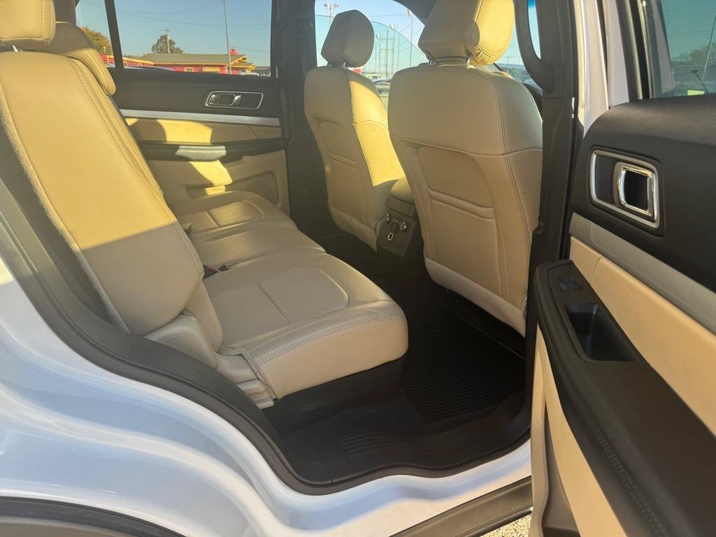 Used 2016 Ford Explorer XLT w/ Equipment Group 202A FWD image 12