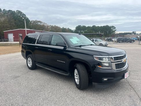 Used 2018 Chevrolet Suburban LT image 10