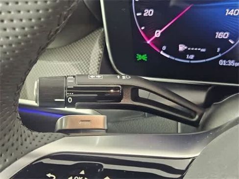 Used 2025 Mercedes-Benz GLC 300 4MATIC image 27