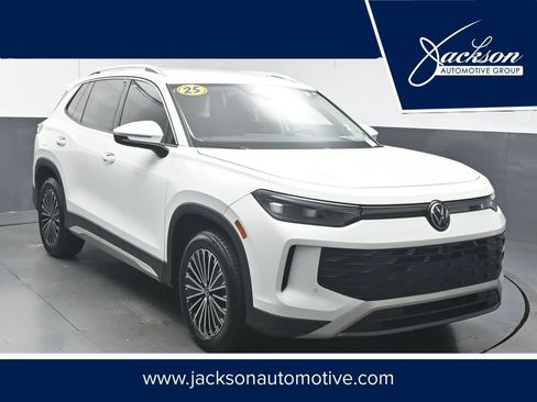 Used 2025 Volkswagen Tiguan S FWD image 1