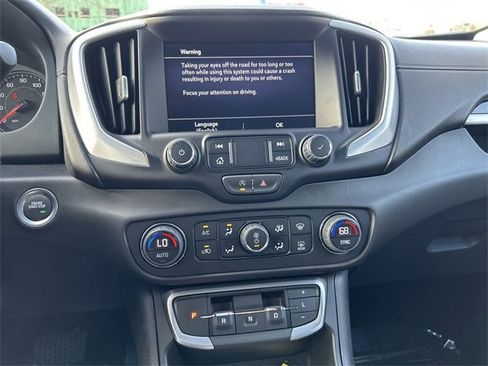 Used 2024 GMC Terrain SLT image 33