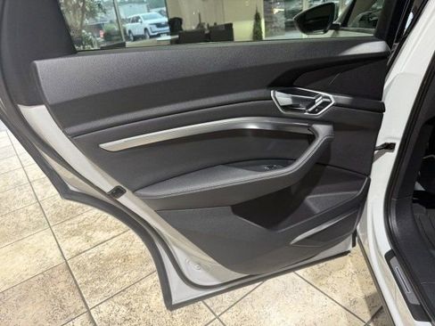 Used 2019 Audi e-tron Premium Plus image 24
