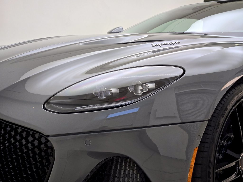 Used 2020 Aston Martin DBS Superleggera RWD image 5