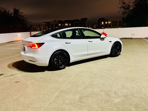 Used 2021 Tesla Model 3 Standard Range Plus image 7