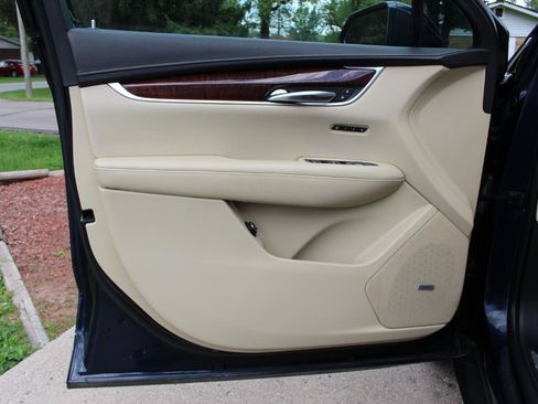 Used 2017 Cadillac XT5 Luxury AWD/4WD image 11