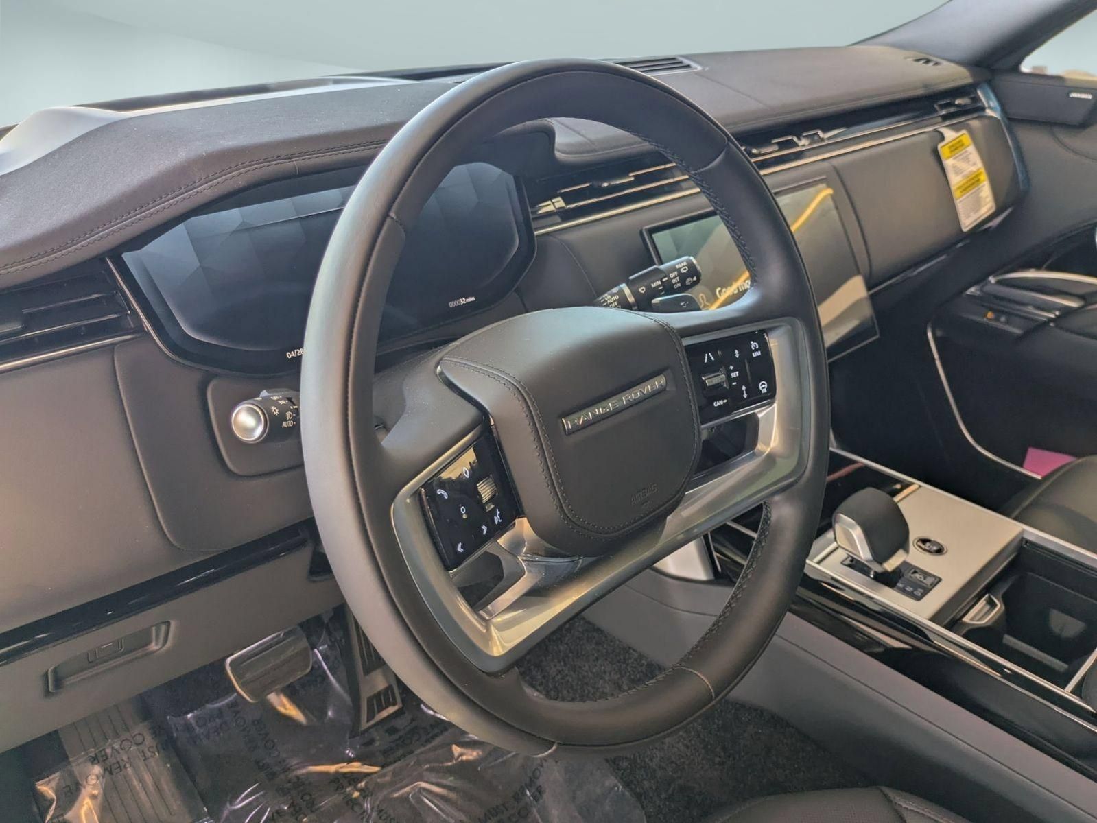 New 2026 Land Rover Range Rover Long Wheelbase SE AWD/4WD image 15