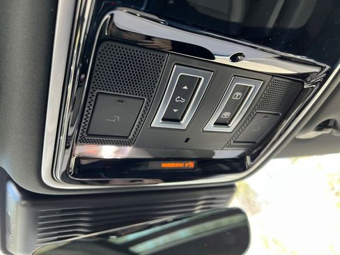 New 2026 Land Rover Range Rover Velar Dynamic SE image 21