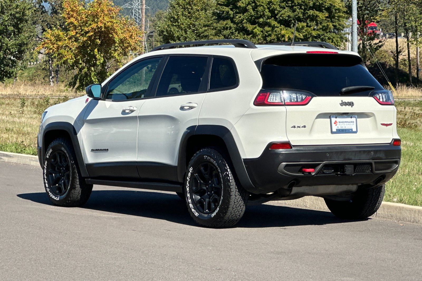 Used 2019 Jeep Cherokee Trailhawk AWD/4WD image 5