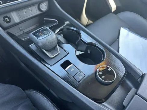 Used 2025 Nissan Rogue SL AWD/4WD image 14