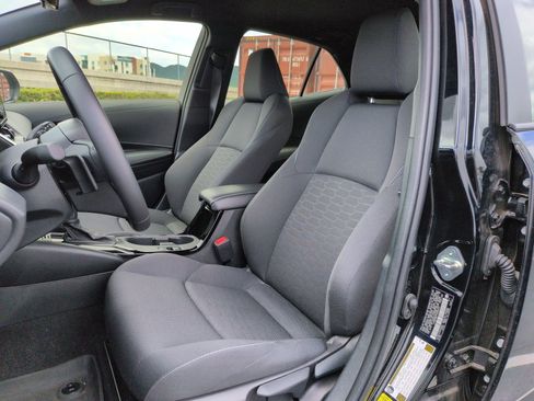 Used 2025 Toyota Corolla SE w/ SE Package FWD image 16