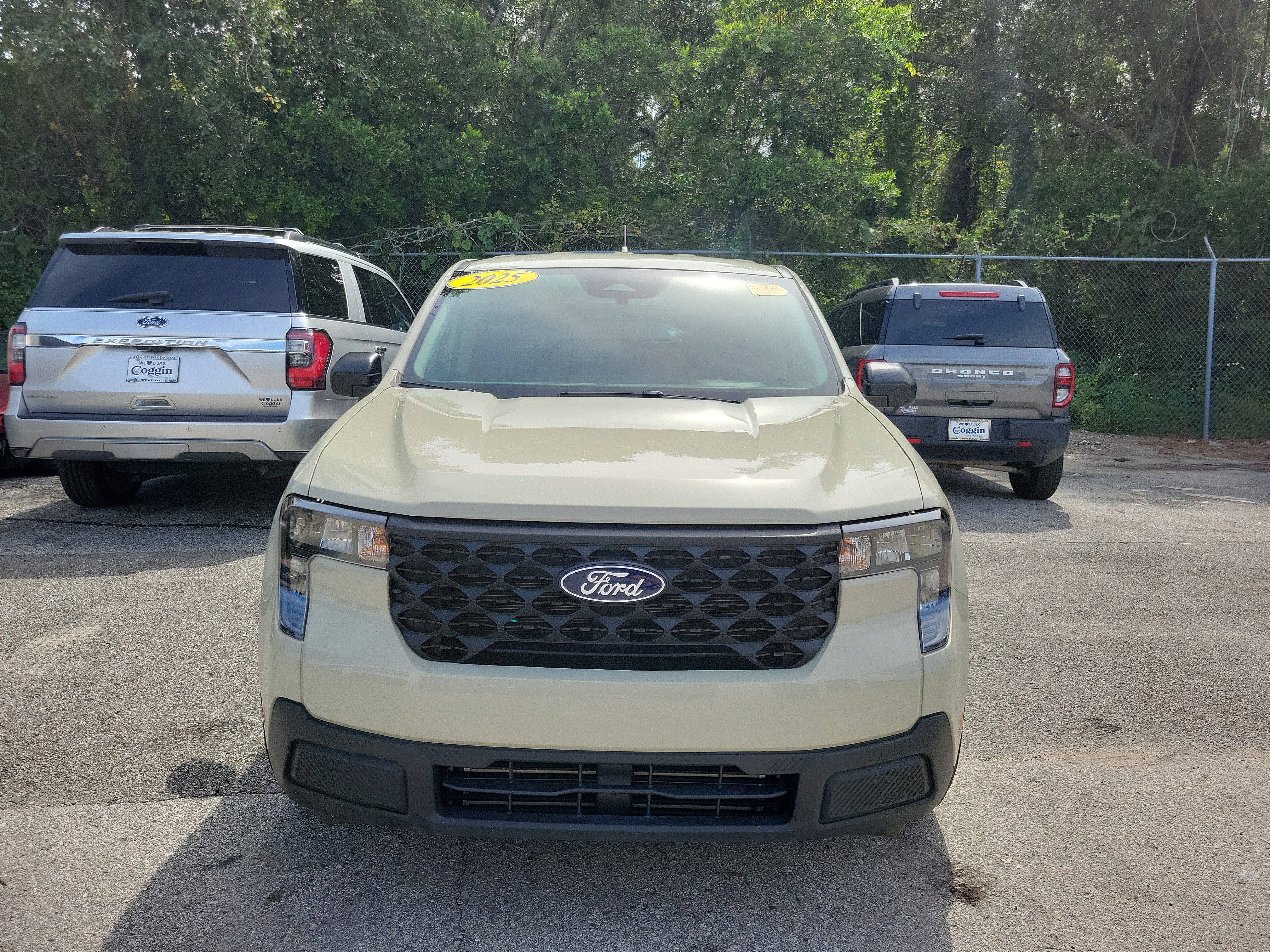 Used 2025 Ford Maverick XL w/ Equipment Group 102A AWD/4WD image 2