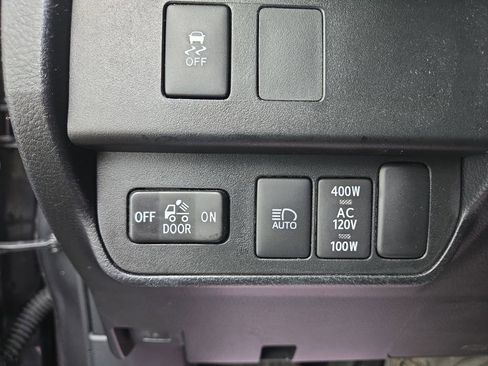 Used 2023 Toyota Tacoma TRD Off-Road image 25