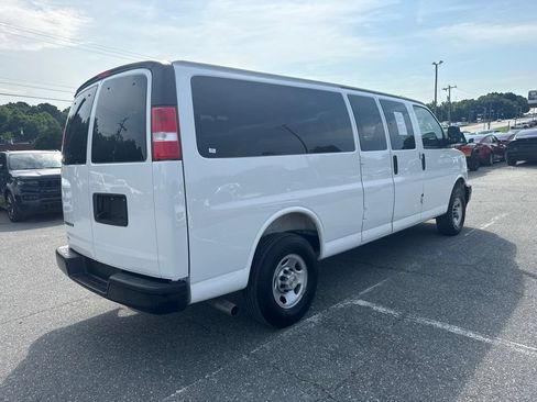 Used 2025 Chevrolet Express 3500 LS RWD image 3