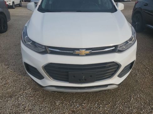 Used 2019 Chevrolet Trax LT w/ LT Convenience Package image 2