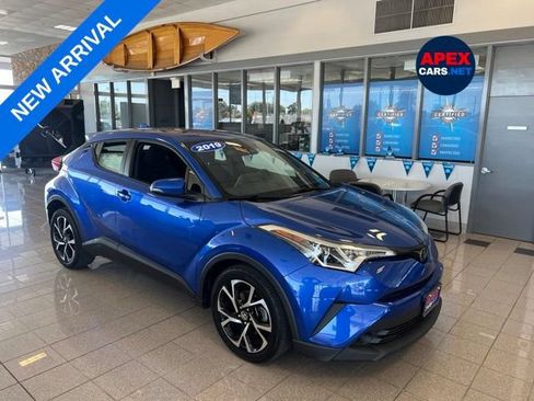 Used 2019 Toyota C-HR XLE FWD image 1