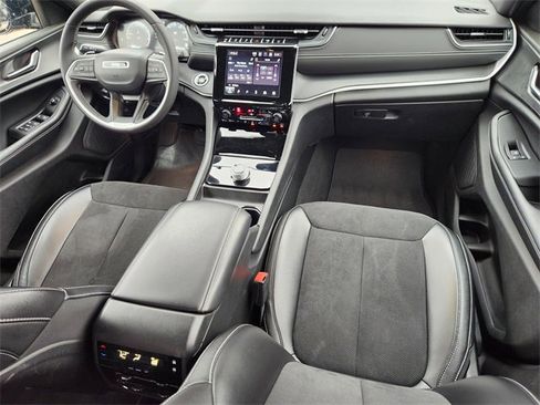 Used 2024 Jeep Grand Cherokee L Laredo image 23