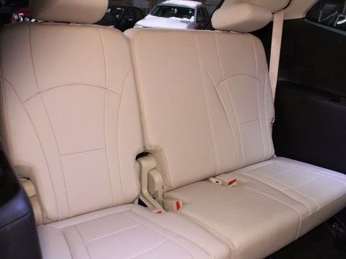 Used 2022 Buick Enclave Essence image 14