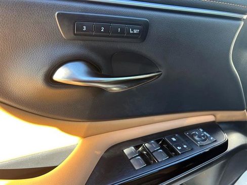 Used 2024 Lexus ES 350 Premium image 14