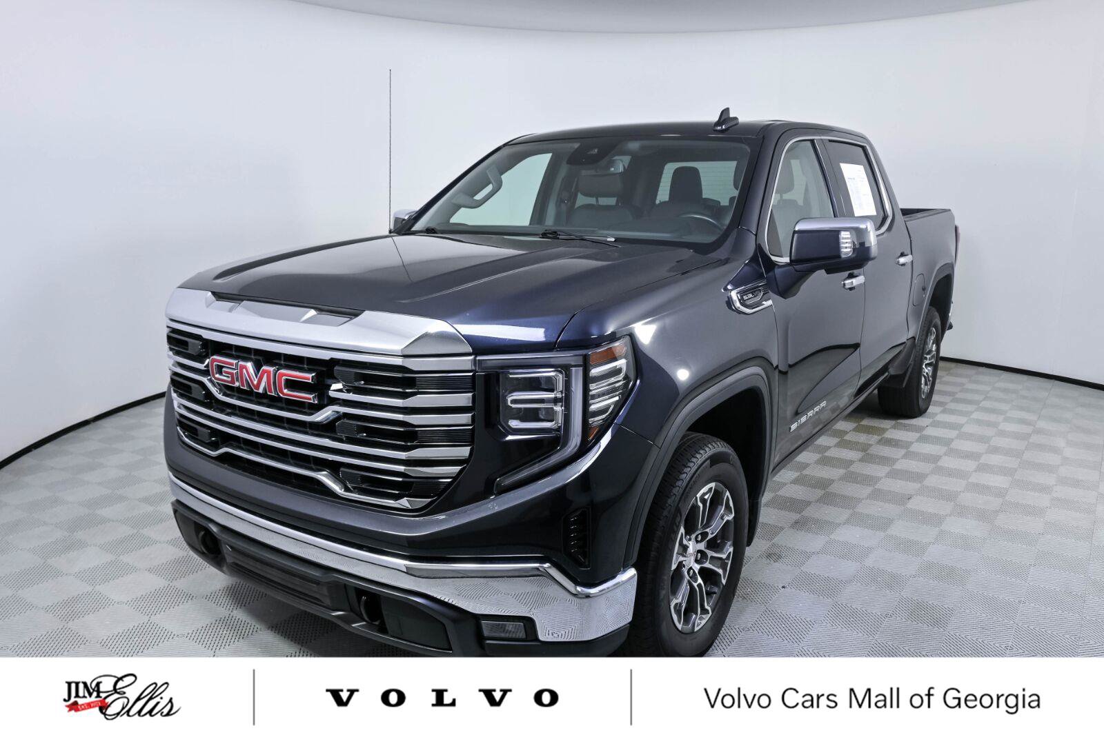 Used 2025 GMC Sierra 1500 SLT RWD image 1