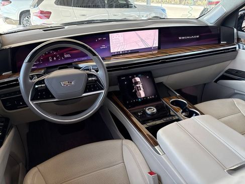 Used 2025 Cadillac Escalade Sport Platinum AWD/4WD image 5