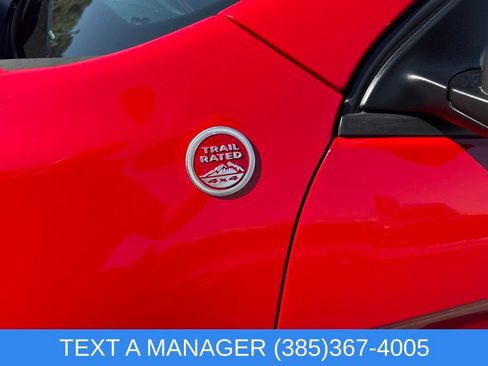Used 2019 Jeep Cherokee Trailhawk AWD/4WD image 8