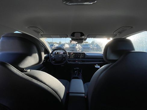 New 2025 Kia K4 EX image 24