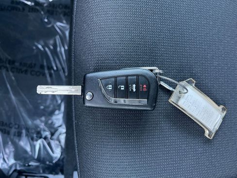 Used 2025 Toyota Corolla LE image 21