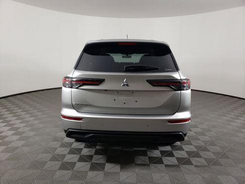 New 2026 Mitsubishi Outlander ES image 4