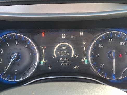 Used 2020 Chrysler Pacifica Touring-L w/ Advanced Safetytec Group image 21