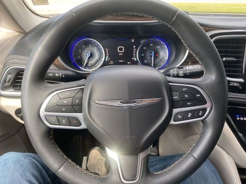 Used 2022 Chrysler Pacifica Limited image 28