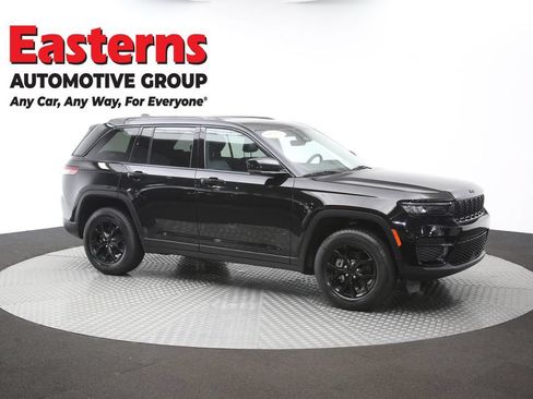 Used 2025 Jeep Grand Cherokee Altitude AWD/4WD image 48