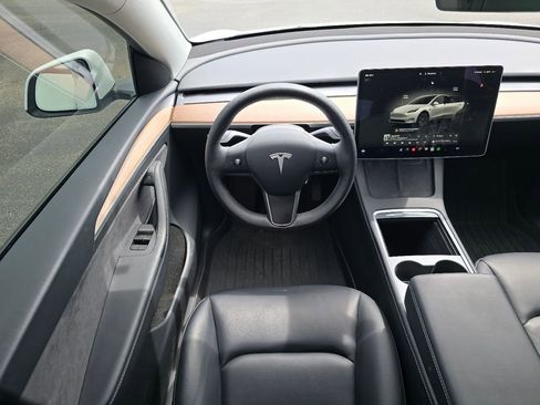 Used 2025 Tesla Model Y Long Range RWD image 24