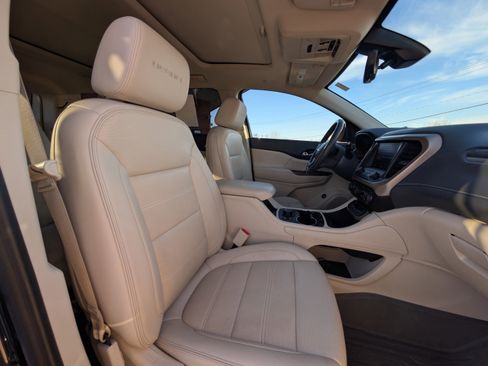 Used 2022 GMC Acadia Denali w/ Denali Ultimate Package image 55