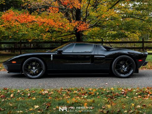 Used 2005 Ford GT RWD image 35