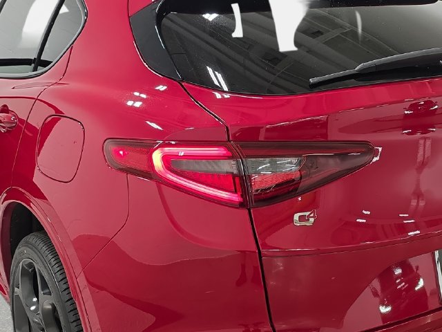 Used 2022 Alfa Romeo Stelvio Veloce AWD/4WD image 34