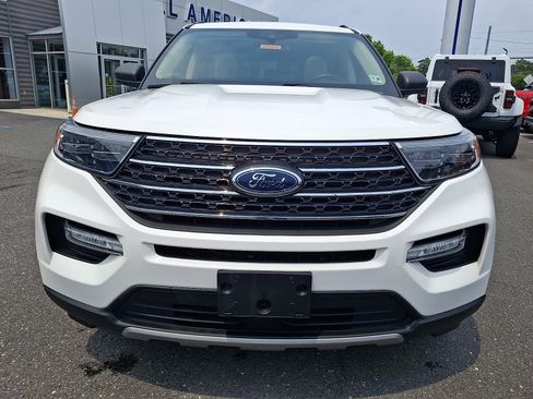 Certified 2022 Ford Explorer XLT w/ Equipment Group 202A AWD/4WD image 3