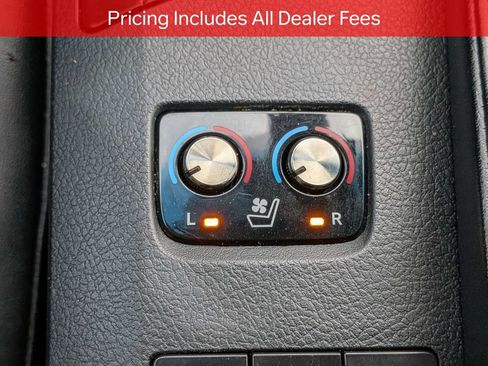 Used 2018 Toyota Avalon Limited FWD image 25