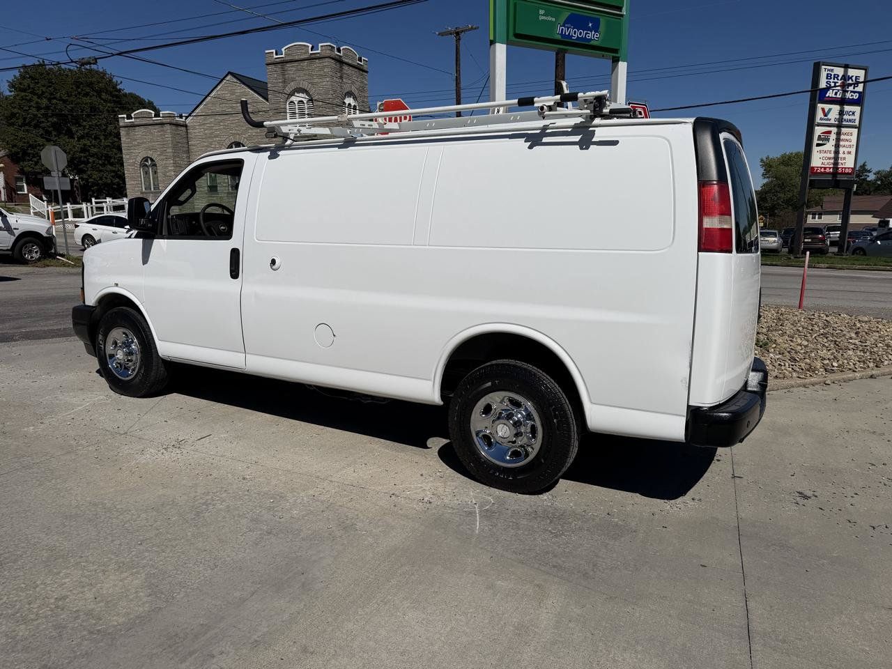 Used 2017 Chevrolet Express 2500 RWD image 3