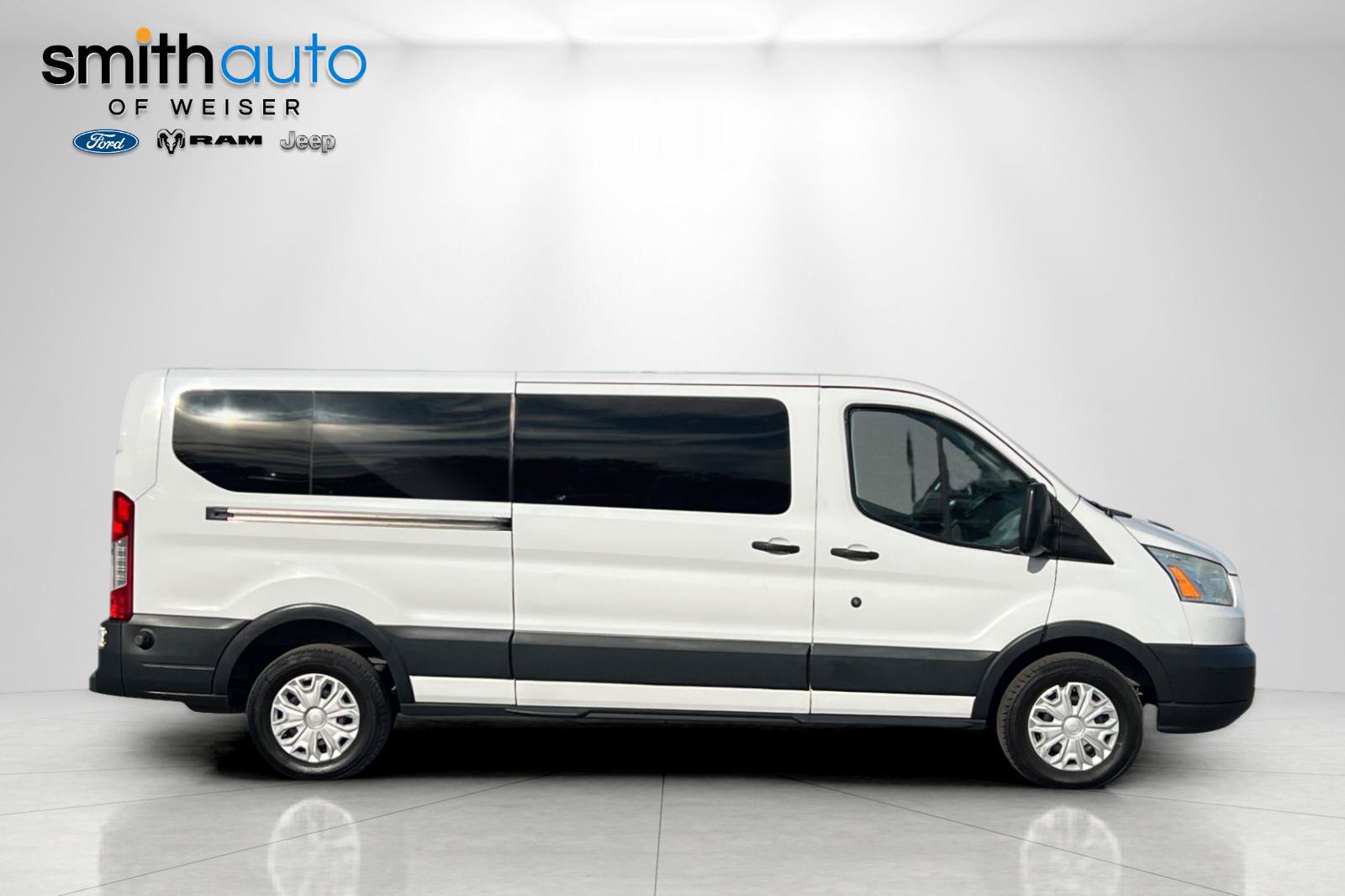Used 2016 Ford Transit 350 XLT RWD image 3
