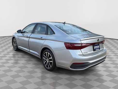 Certified 2025 Volkswagen Jetta SE image 3