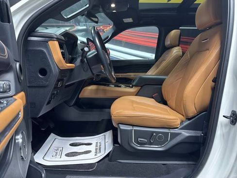Used 2024 Ford Expedition Max Platinum image 5