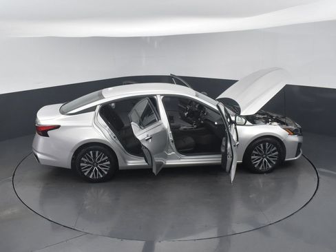 Used 2024 Nissan Altima 2.5 SV image 25