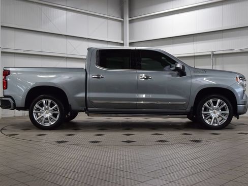 Used 2025 Chevrolet Silverado 1500 High Country AWD/4WD image 9