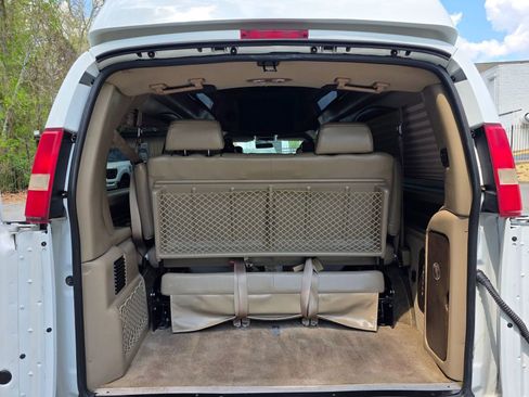 Used 2018 GMC Savana 2500 Extended w/ Enhanced Convenience Package image 25