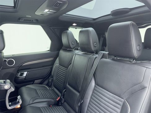 Used 2023 Land Rover Discovery Metropolitan Edition image 42