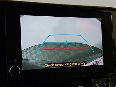 Used 2023 Toyota Highlander LE image 15