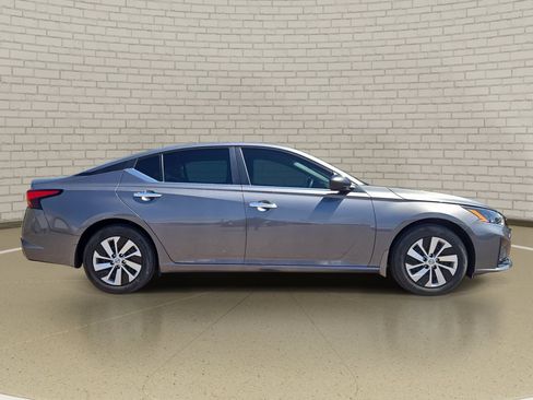 Used 2025 Nissan Altima 2.5 S FWD image 4