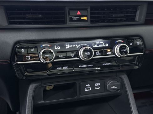 Used 2025 Honda Pilot Black Edition image 21