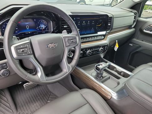 Used 2023 Chevrolet Silverado 1500 LT Trail Boss w/ LT Trail Boss Premium Package AWD/4WD image 12